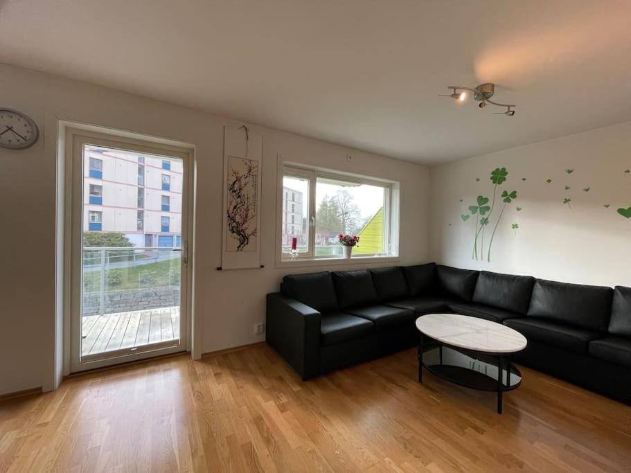 3 Sleeping Rooms For 82M2 Which Direct Traffic To Airport And City Center Bergen Exterior photo