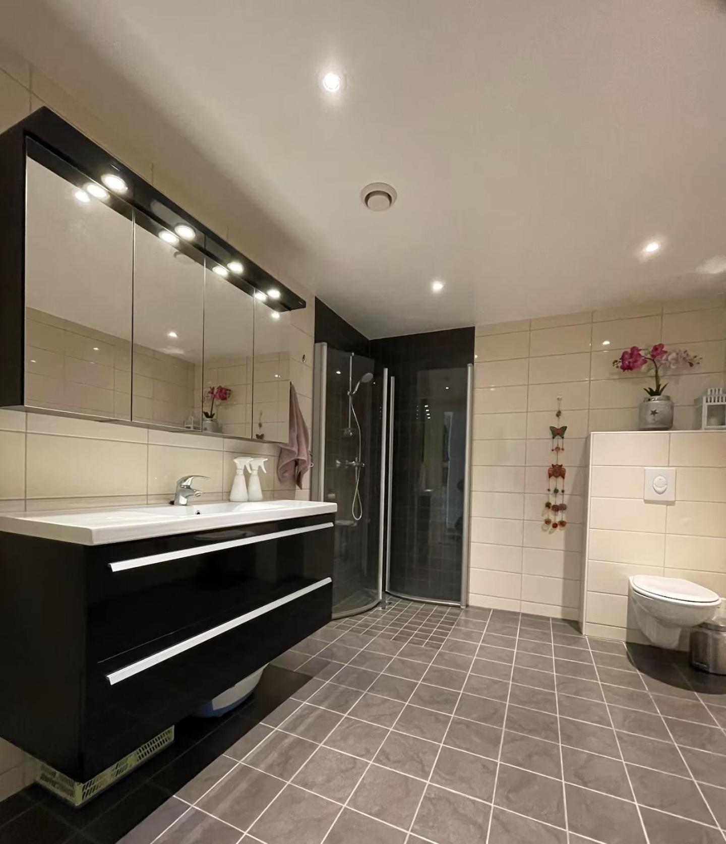 3 Sleeping Rooms For 82M2 Which Direct Traffic To Airport And City Center Bergen Exterior photo